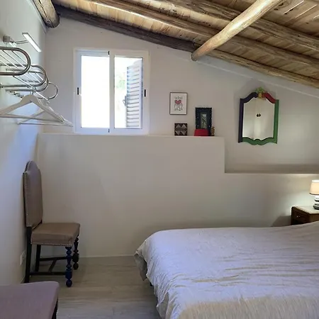 Talurdo Cottage *